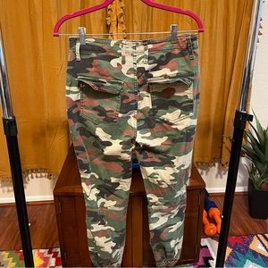 Women’s Camo Cargo Capri